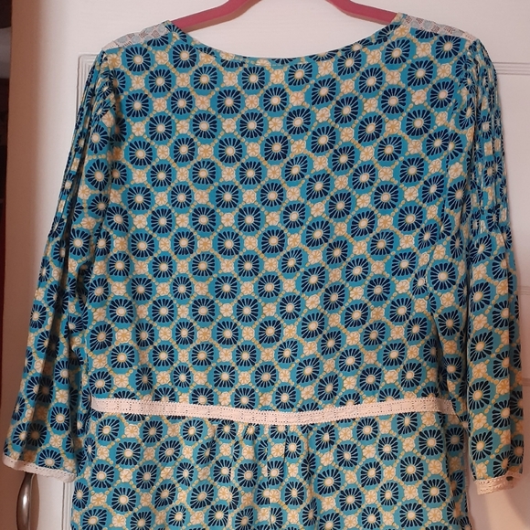 Ladies Blouse - Picture 2 of 2